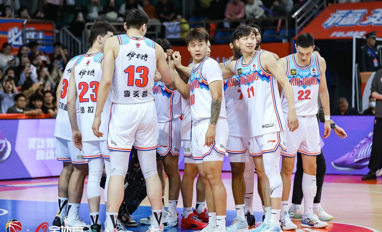 九游官网入口 -清晨体能课后;新疆广汇刷新队史纪录备战全明星赛;气氛紧张;控场能力受关注(新疆广汇俱乐部篮球队对阵美国探险者队)