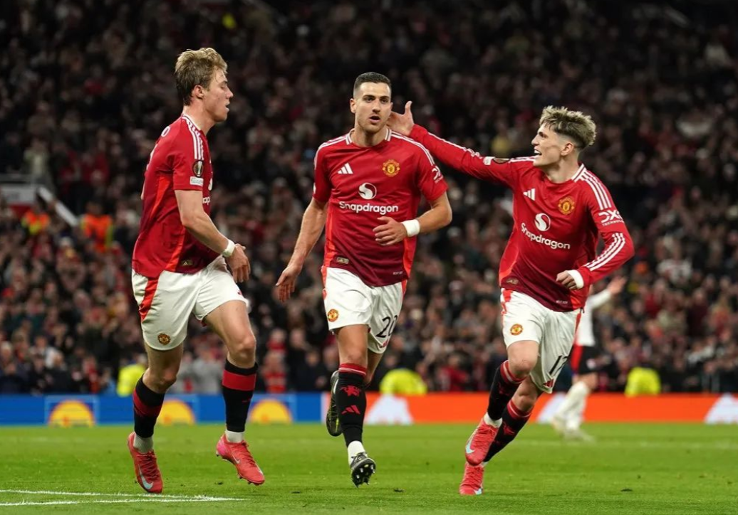 包含欧联倒计时，曼城赛前扳平良机，细节引发关注，质疑声仍在，年轻球员得到机会的词条