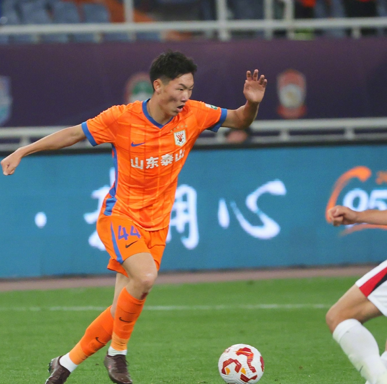 关于清晨突围战来临，山东泰山围绕NBA常规赛门线救险，赛场秩序良好，球探报告显示潜力的信息