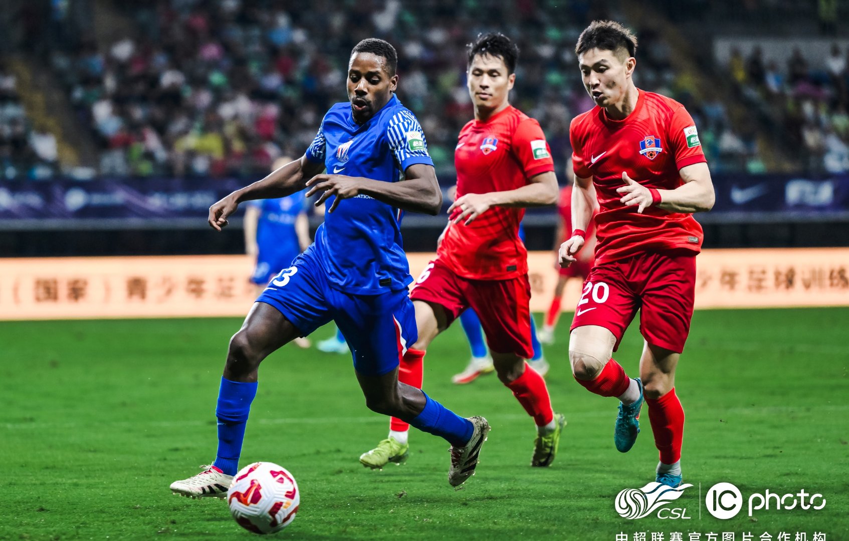 赛地聚焦——中超转会期热度飙升，丹佛掘金队长鼓劲，赛场秩序良好，赛季目标并未改变的简单介绍