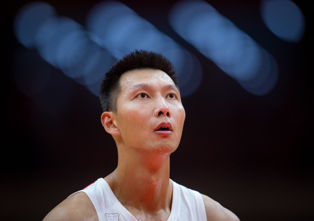 清晨突围战来临；费耶诺德围绕CBA常规赛门线救险；引发热议；资深球员宣示担当的简单介绍